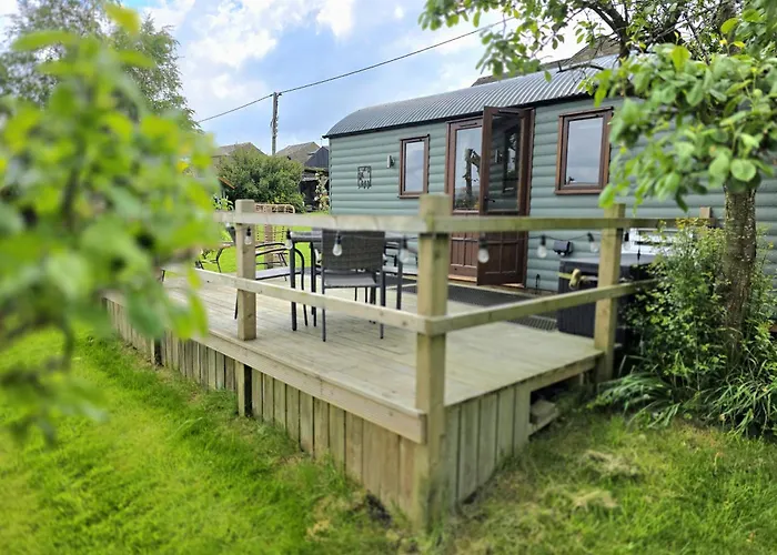 The Hut In The Orchard @ Yorecroft
